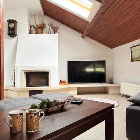 Corner House Apartment *