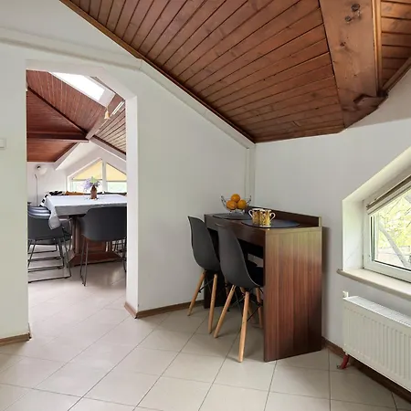 Apartament Corner House *