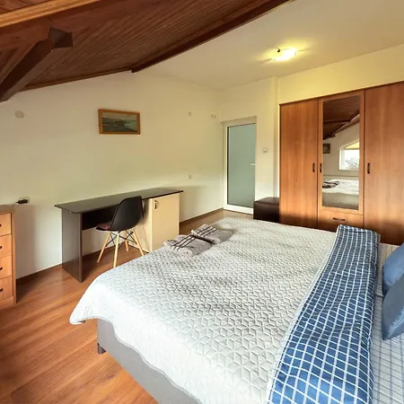 Corner House Apartament Montana