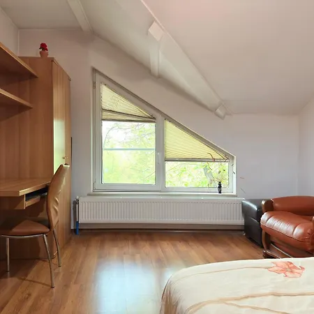 Apartament Corner House *