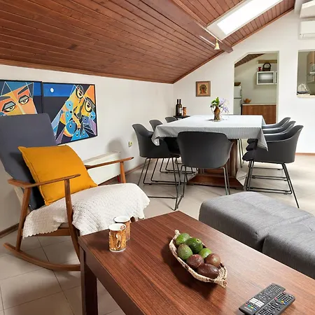 Corner House Apartament Montana