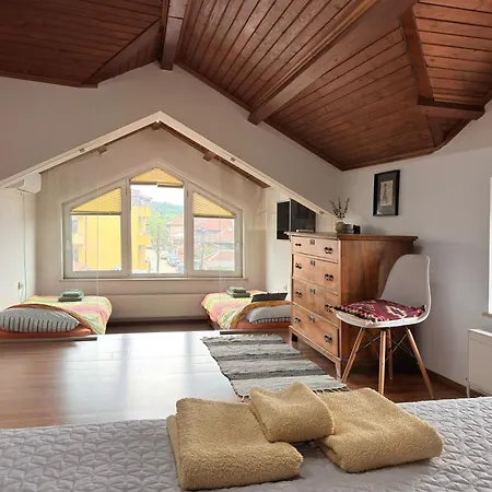 Apartament Corner House
