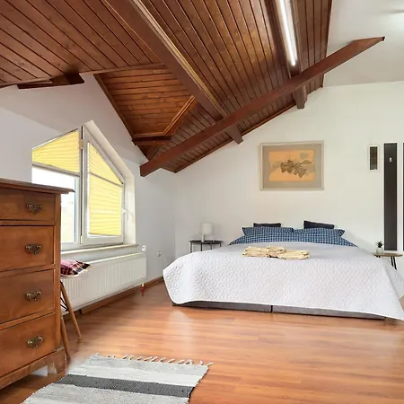 Apartament Corner House