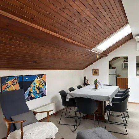 Apartament Corner House