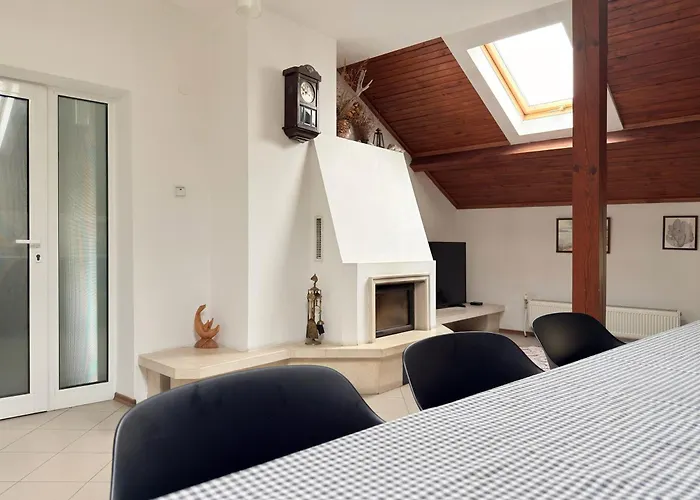 Апартаменты Corner House Монтана