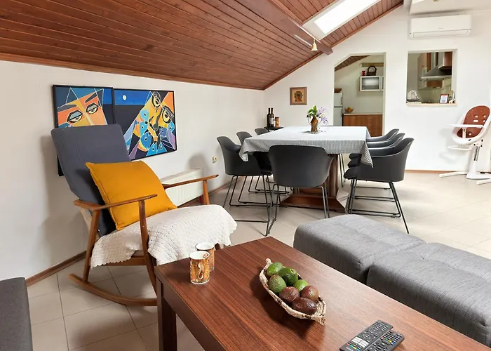 Corner House Апартаменты Монтана