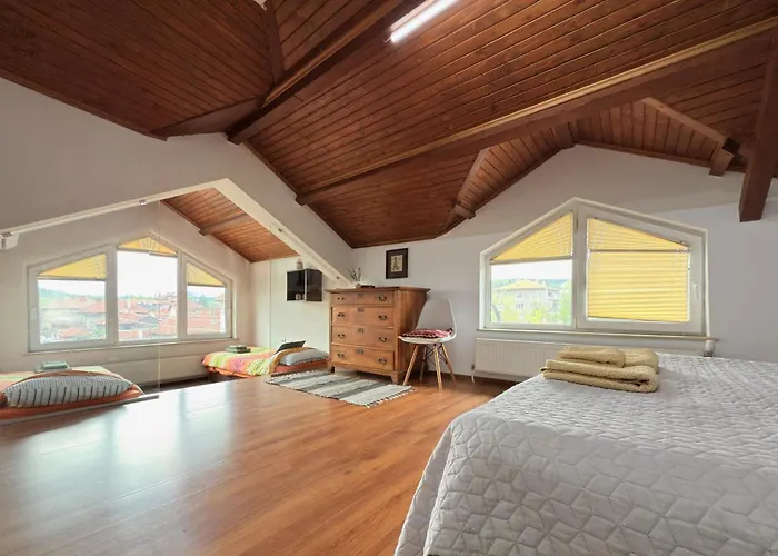 Corner House Апартаменты Монтана