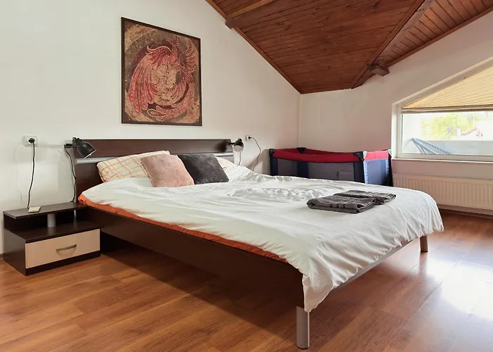 Corner House Монтана